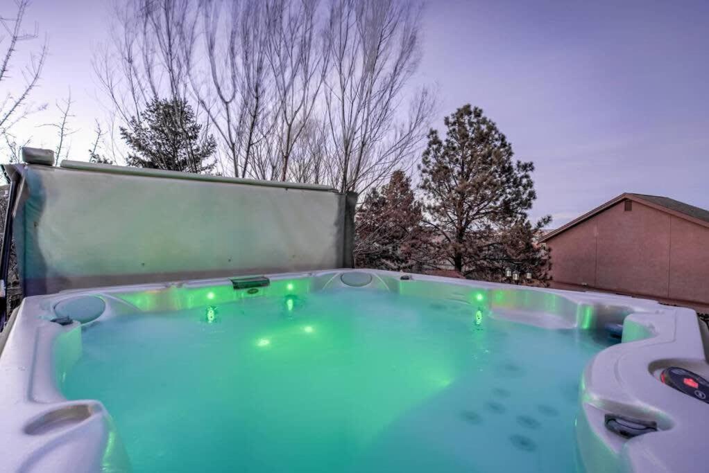 4Br Near Usafa Entertain W Lg Backyard & Hot Tub Villa Colorado Springs Ngoại thất bức ảnh